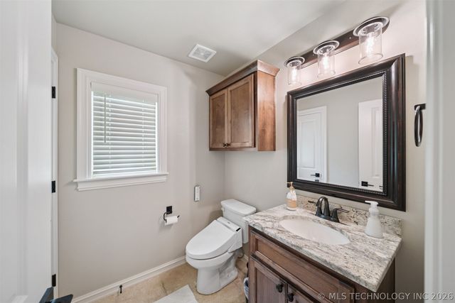 6110 N Creekwood Drive, Owasso, OK 74055