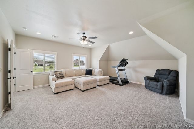 6110 N Creekwood Drive, Owasso, OK 74055