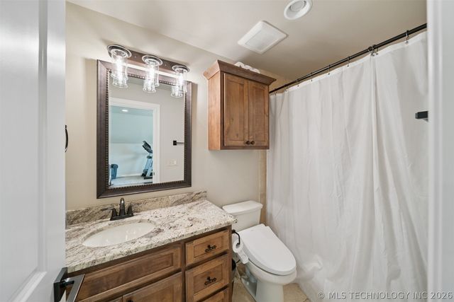 6110 N Creekwood Drive, Owasso, OK 74055