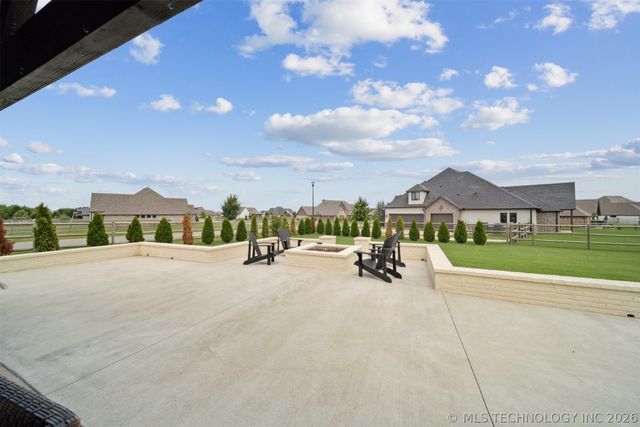 6110 N Creekwood Drive, Owasso, OK 74055
