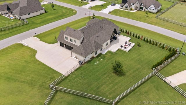 6110 N Creekwood Drive, Owasso, OK 74055