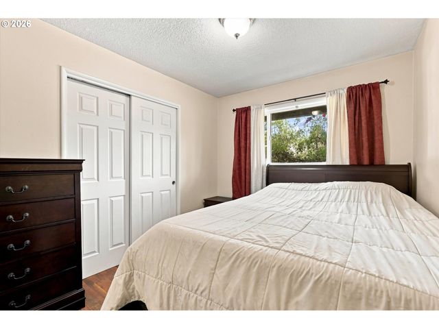 917 Se 168TH Ave, Portland, OR 97233