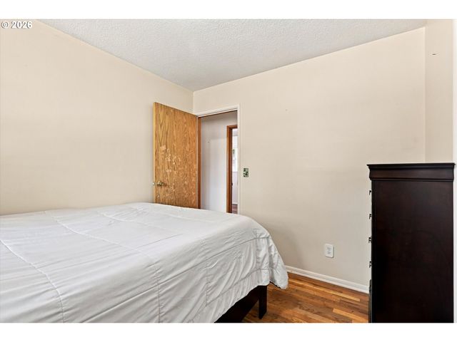 917 Se 168TH Ave, Portland, OR 97233