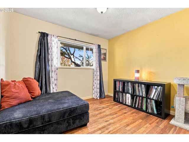 917 Se 168TH Ave, Portland, OR 97233