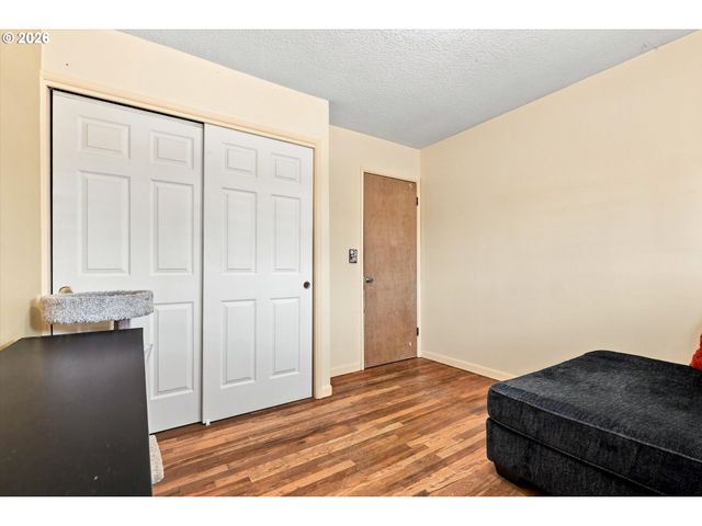 917 Se 168TH Ave, Portland, OR 97233