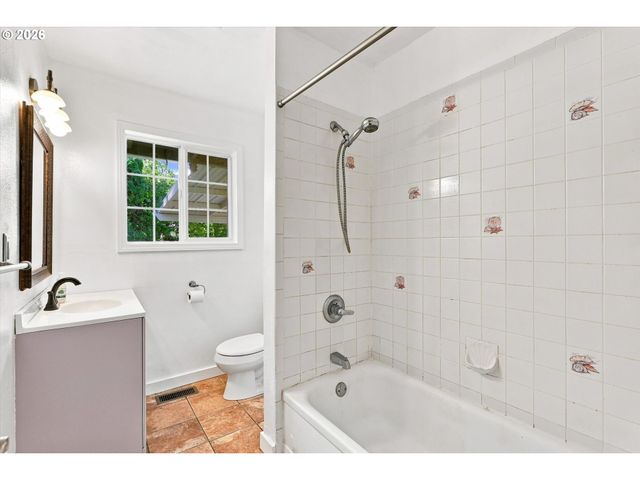 917 Se 168TH Ave, Portland, OR 97233