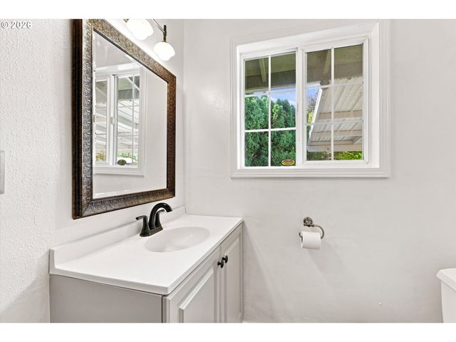 917 Se 168TH Ave, Portland, OR 97233