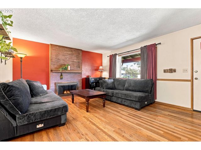 917 Se 168TH Ave, Portland, OR 97233