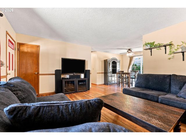 917 Se 168TH Ave, Portland, OR 97233