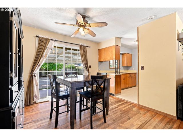 917 Se 168TH Ave, Portland, OR 97233