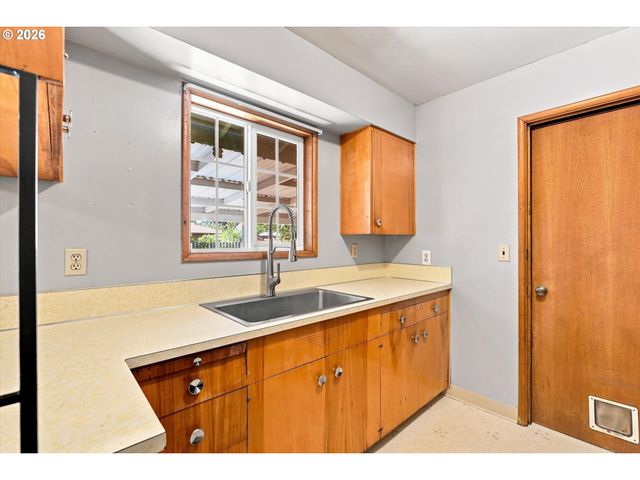 917 Se 168TH Ave, Portland, OR 97233