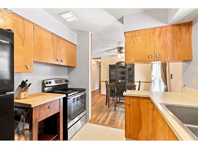 917 Se 168TH Ave, Portland, OR 97233