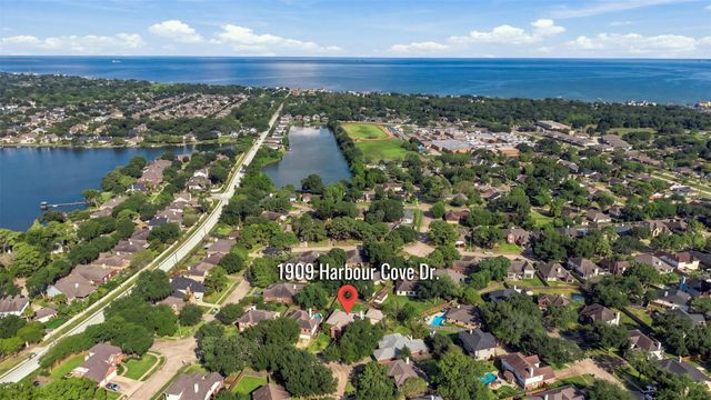 1909 Harbour Cove Drive, Seabrook, TX 77586