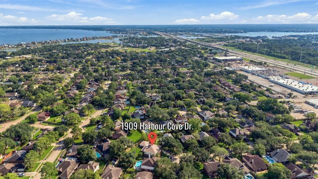 1909 Harbour Cove Drive, Seabrook, TX 77586