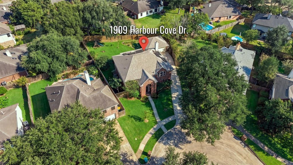 1909 Harbour Cove Drive, Seabrook, TX 77586