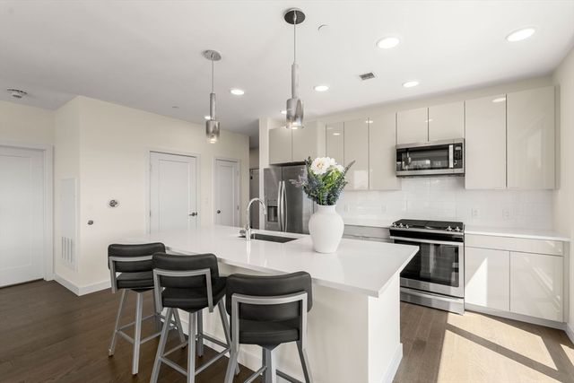 65 Lewis St U 506, Boston, MA 02128