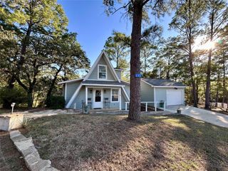 232 Clear Lake Drive, La Grange, TX 78945