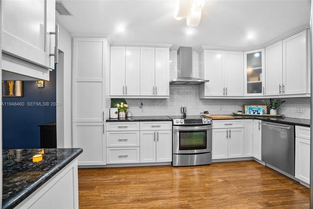 505 Maplewood Dr, Green Acres, FL 33415