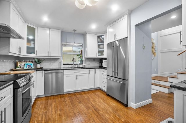 505 Maplewood Dr, Green Acres, FL 33415