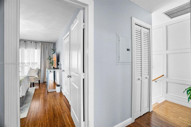 505 Maplewood Dr, Green Acres, FL 33415