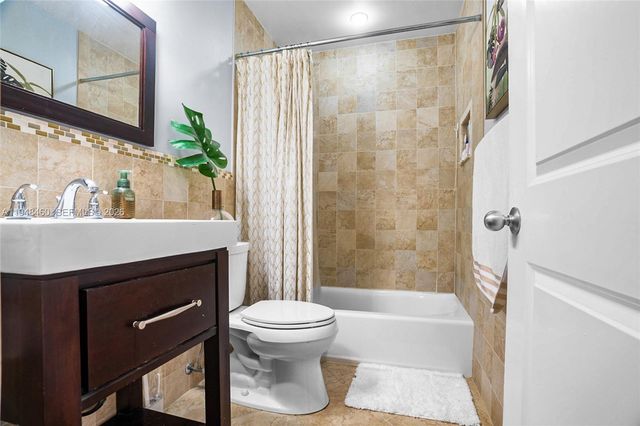 505 Maplewood Dr, Green Acres, FL 33415