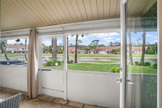 505 Maplewood Dr, Green Acres, FL 33415