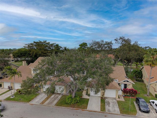 505 Maplewood Dr, Green Acres, FL 33415