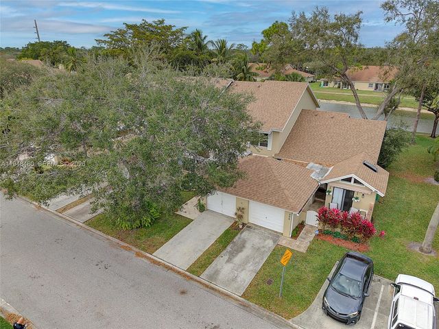 505 Maplewood Dr, Green Acres, FL 33415