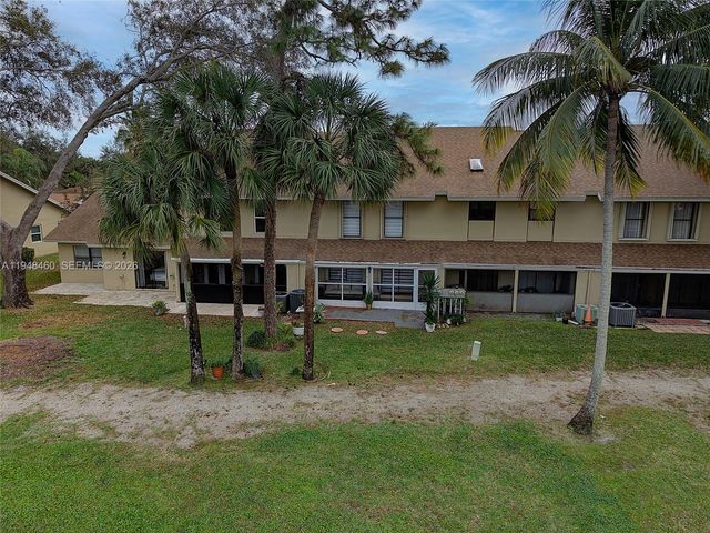 505 Maplewood Dr, Green Acres, FL 33415