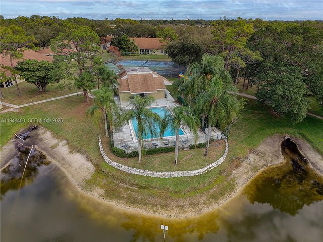 505 Maplewood Dr, Green Acres, FL 33415