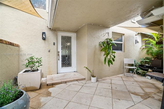 505 Maplewood Dr, Green Acres, FL 33415