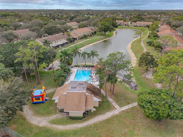 505 Maplewood Dr, Green Acres, FL 33415