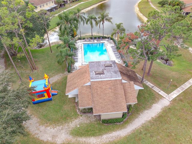 505 Maplewood Dr, Green Acres, FL 33415