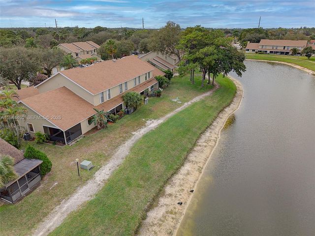 505 Maplewood Dr, Green Acres, FL 33415