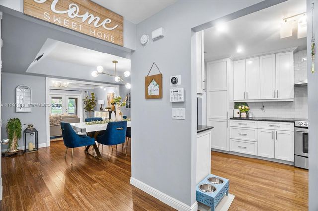 505 Maplewood Dr, Green Acres, FL 33415