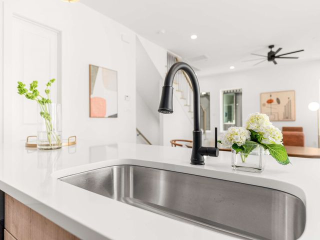 2015 N Prairie Avenue 202, Dallas, TX 75204