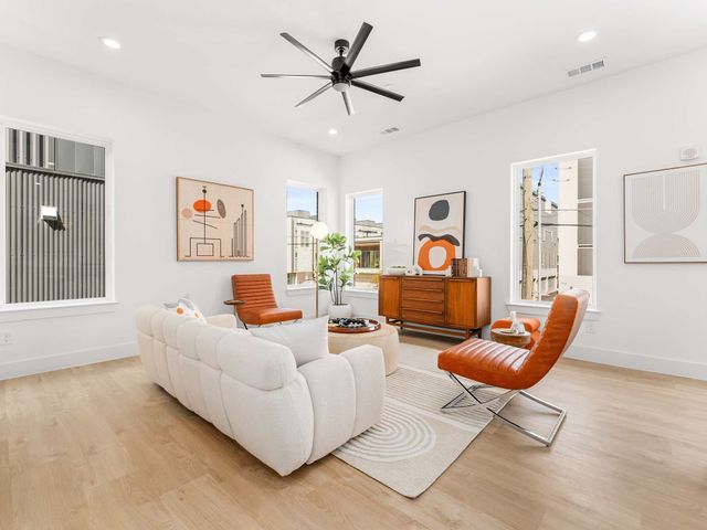 2015 N Prairie Avenue 202, Dallas, TX 75204