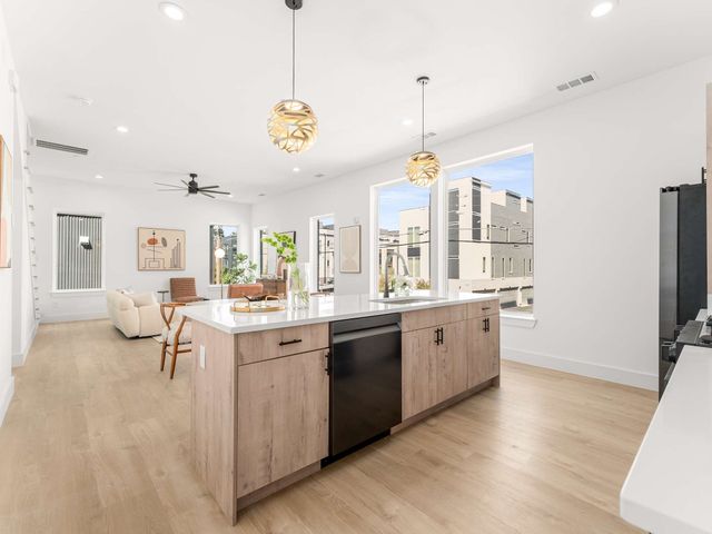 2015 N Prairie Avenue 202, Dallas, TX 75204