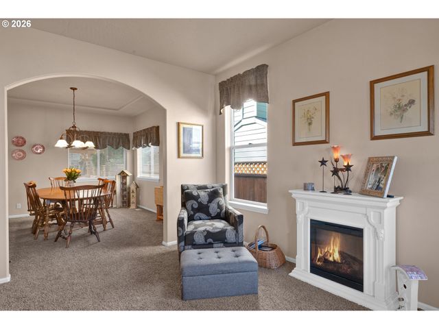 212 CHIMNEY ROCK Ln, Eugene, OR 97404