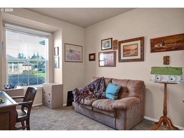 212 CHIMNEY ROCK Ln, Eugene, OR 97404