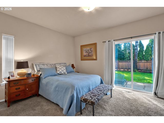 212 CHIMNEY ROCK Ln, Eugene, OR 97404