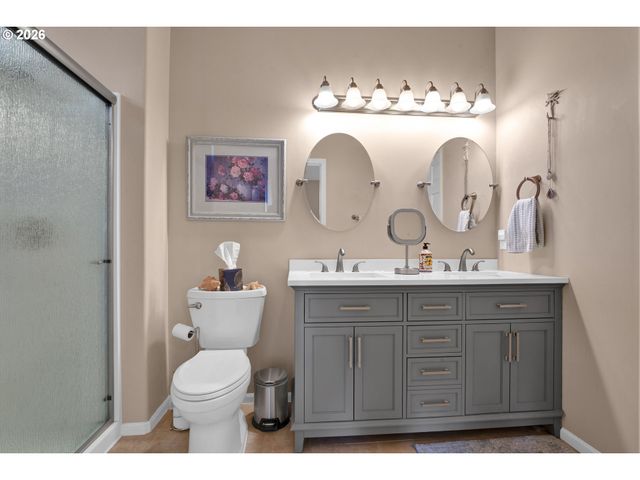 212 CHIMNEY ROCK Ln, Eugene, OR 97404