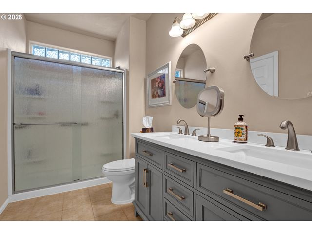 212 CHIMNEY ROCK Ln, Eugene, OR 97404