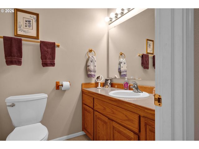 212 CHIMNEY ROCK Ln, Eugene, OR 97404