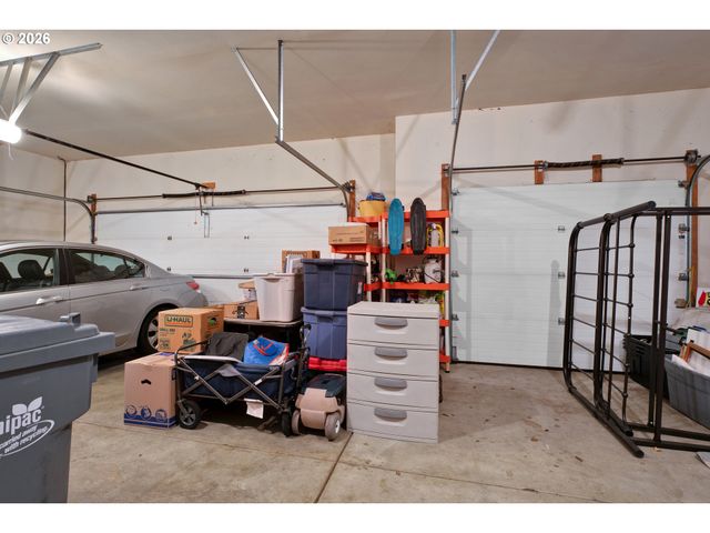 212 CHIMNEY ROCK Ln, Eugene, OR 97404