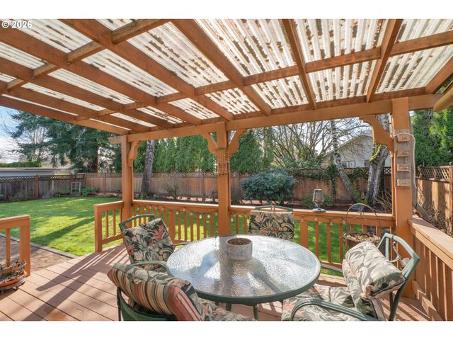 212 CHIMNEY ROCK Ln, Eugene, OR 97404