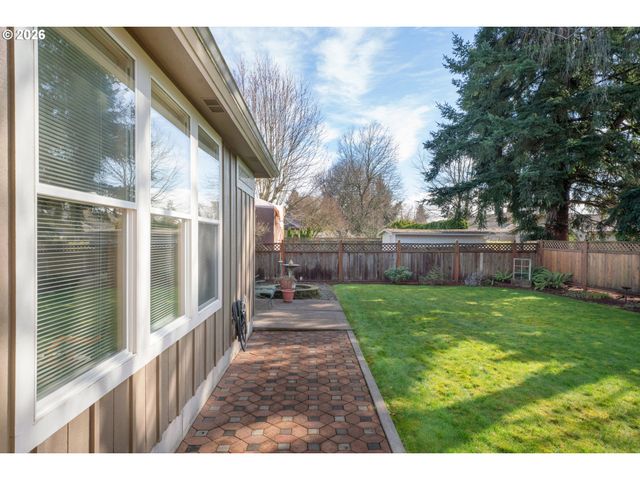 212 CHIMNEY ROCK Ln, Eugene, OR 97404