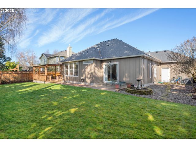 212 CHIMNEY ROCK Ln, Eugene, OR 97404