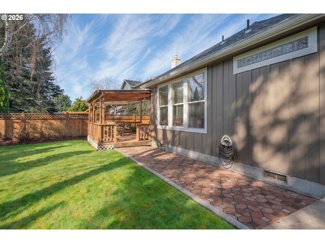 212 CHIMNEY ROCK Ln, Eugene, OR 97404