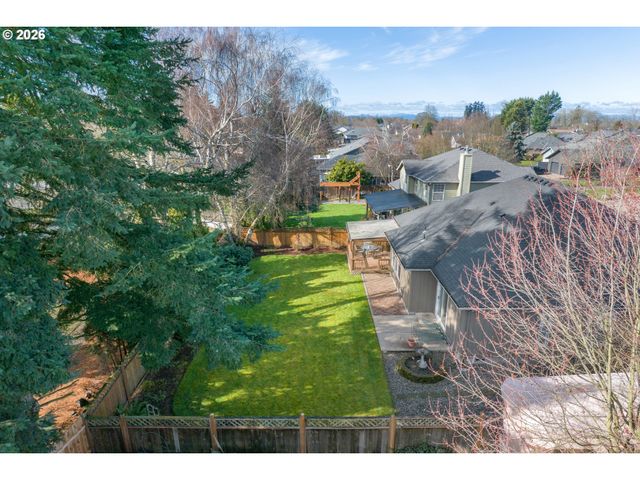 212 CHIMNEY ROCK Ln, Eugene, OR 97404